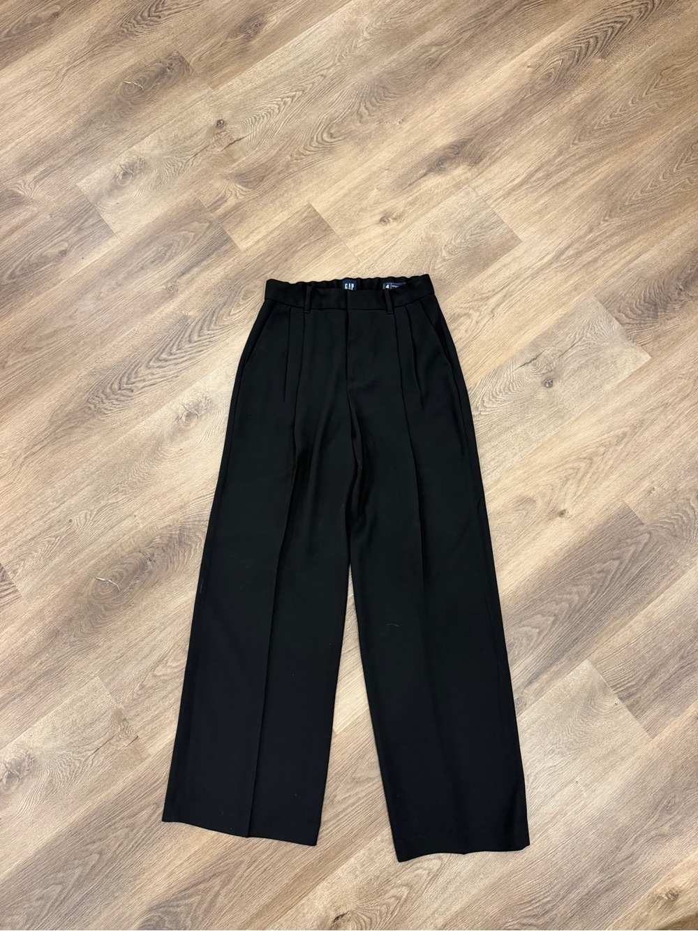 GAP Women’s Black Pleated Wide-Leg Dress Pants